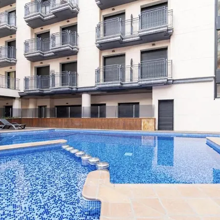 Ukulele Trimar With Swimming Pool & Parking דירה